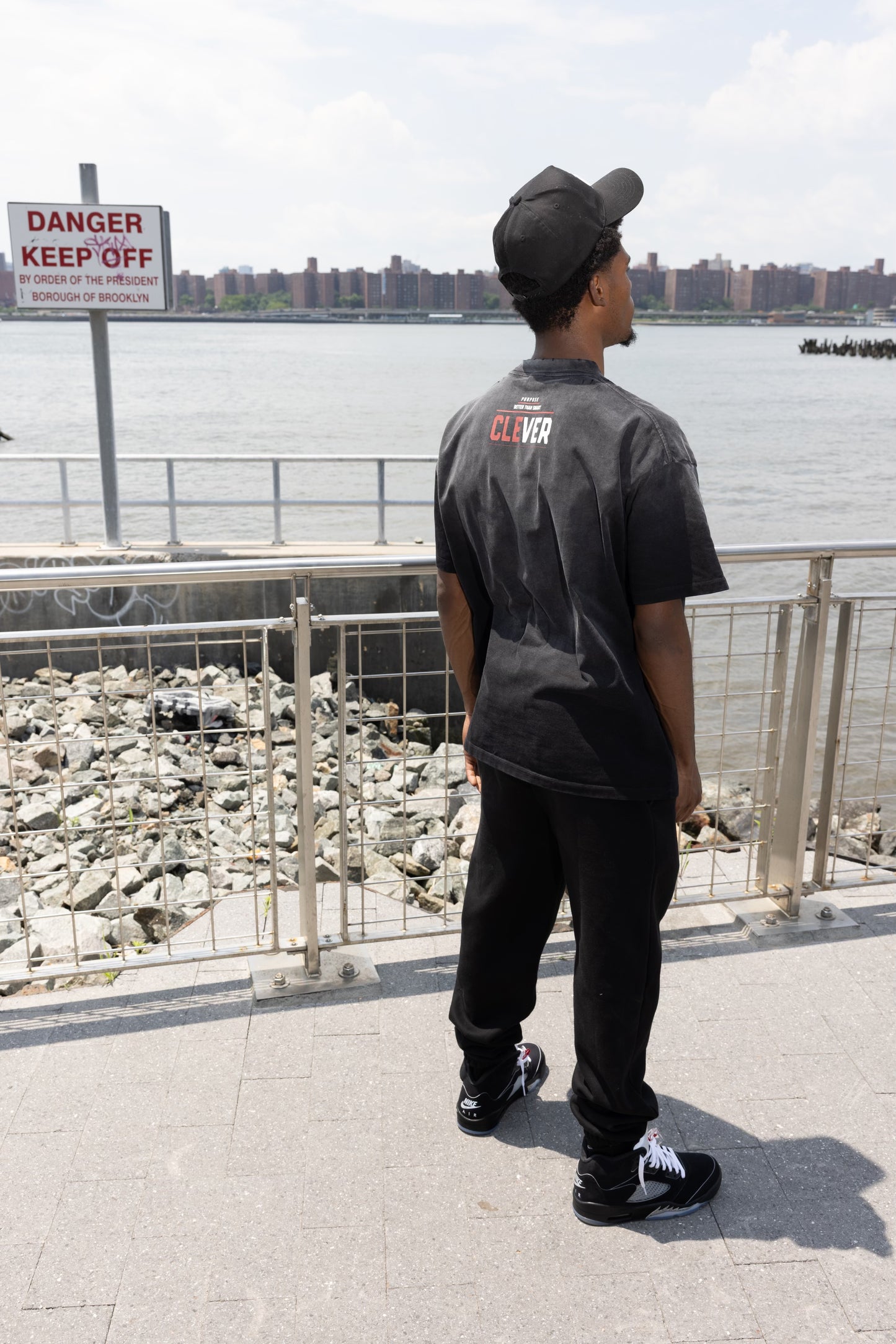 CLEVER NYC VINTAGE WASH LOGO T SHIRT - Shadow Wash Black